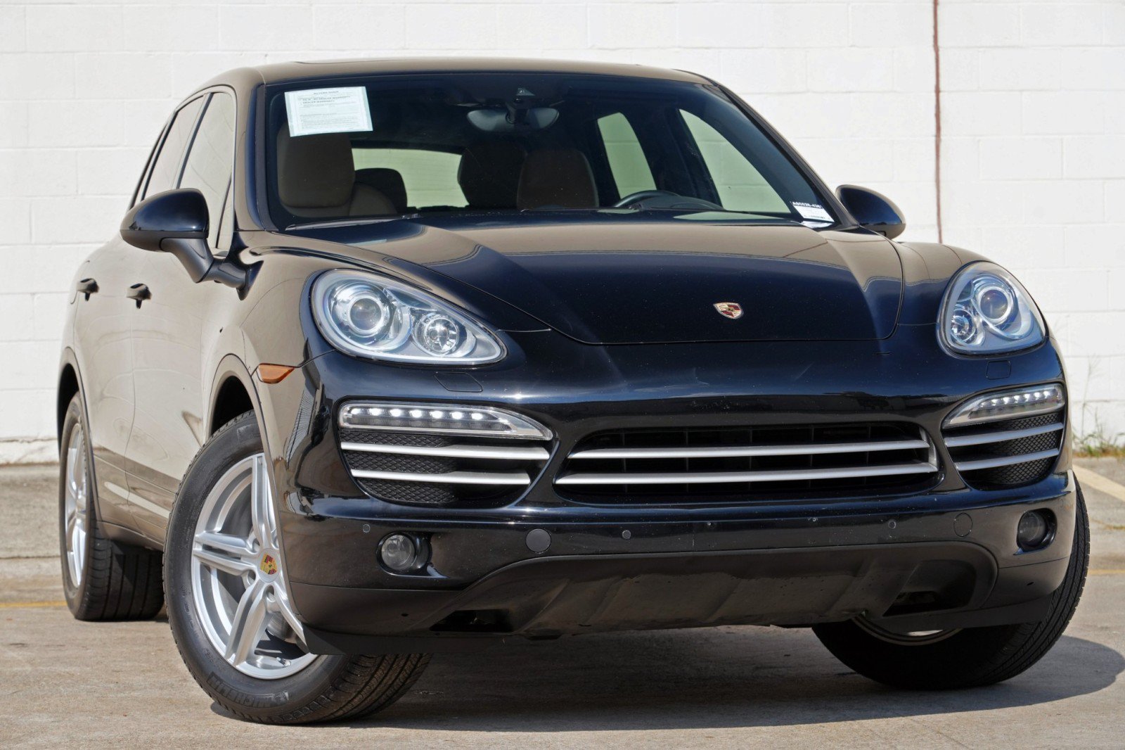 Used 2014 Porsche Cayenne Platinum Edition AWD/4WD image 2