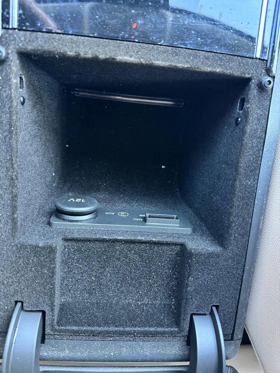 Used 2017 Jaguar XE Premium image 38