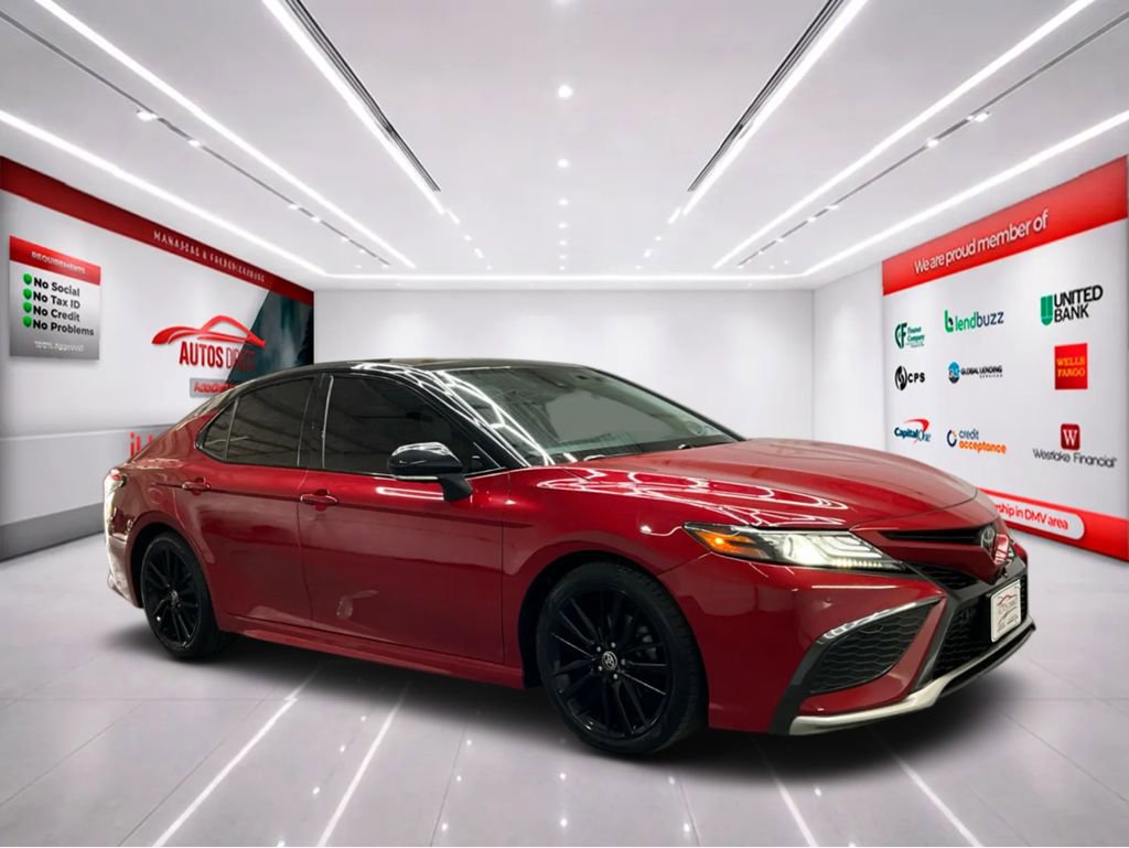Used 2022 Toyota Camry XSE w/ Navigation Package FWD image 2