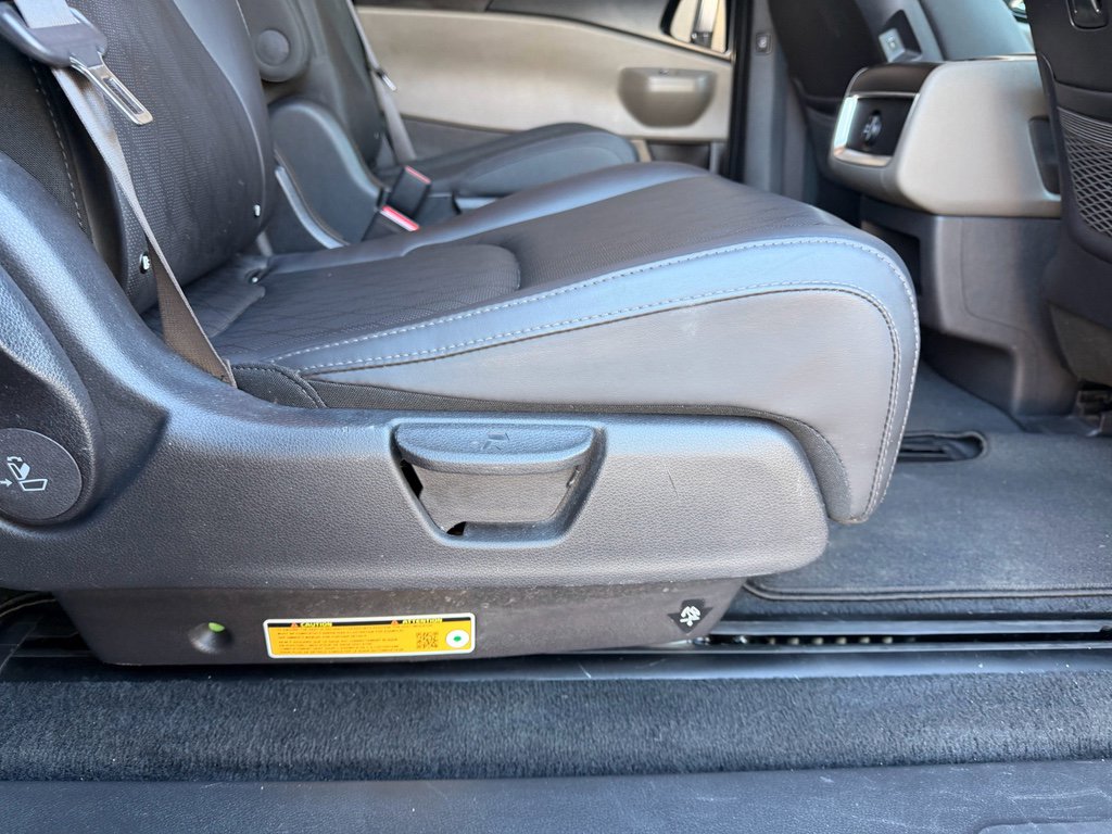 Used 2025 Kia Carnival LX image 21