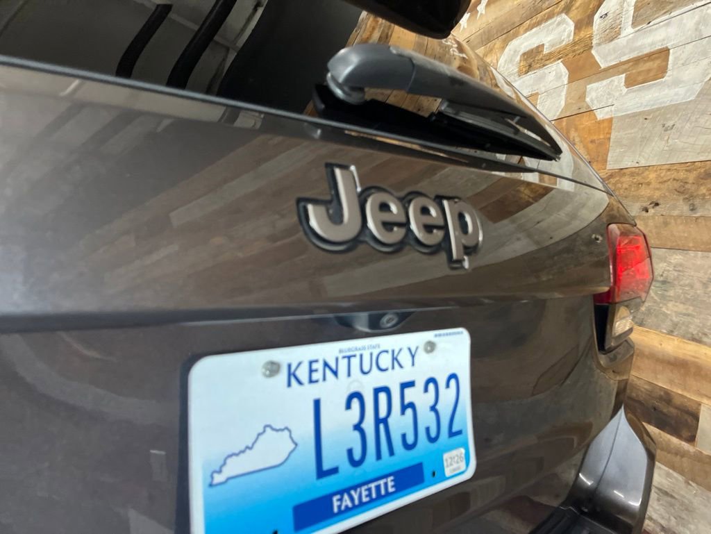 Used 2016 Jeep Grand Cherokee Laredo 75th Anniversary AWD/4WD image 21