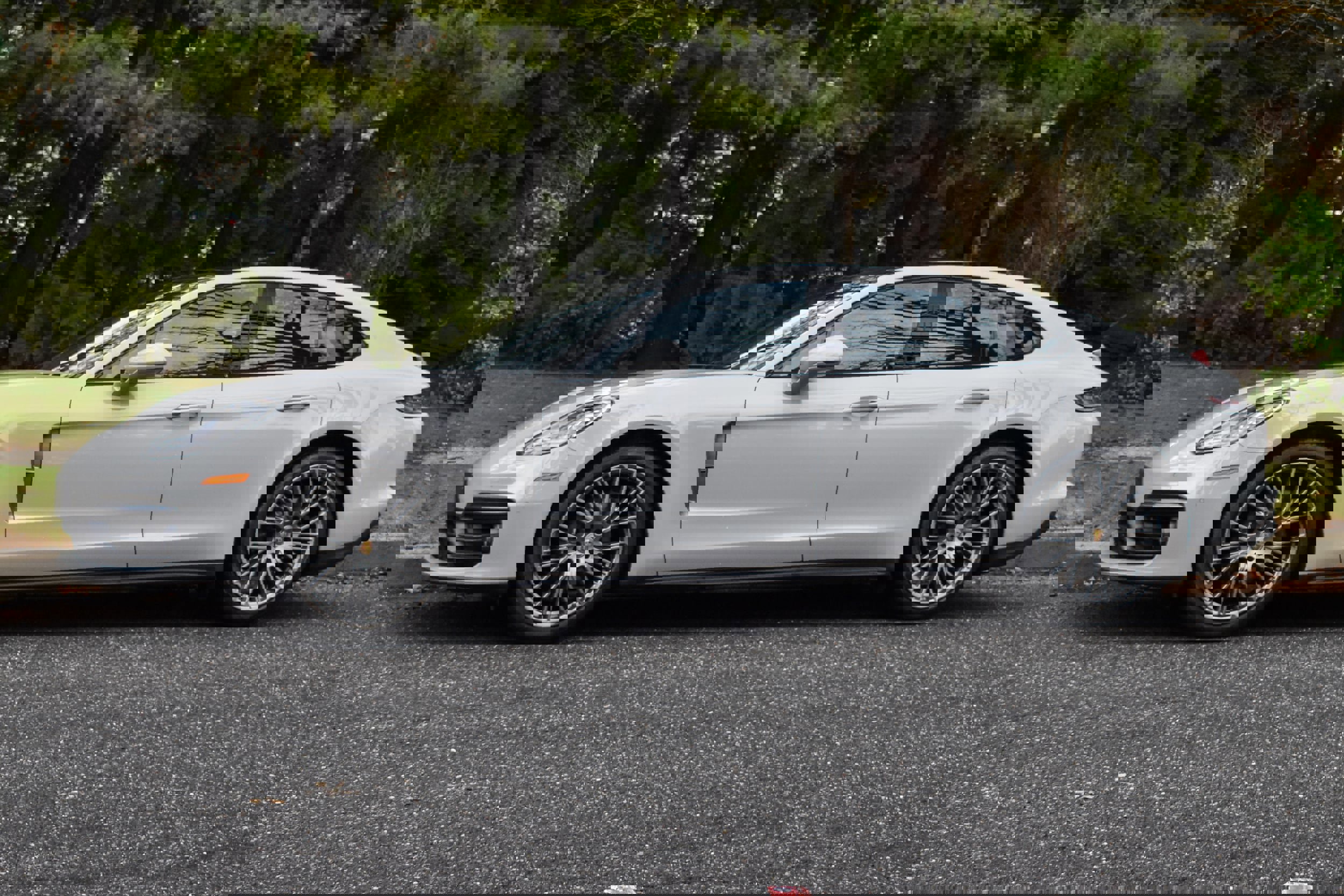 Used 2023 Porsche Panamera 4 Platinum Edition image 3