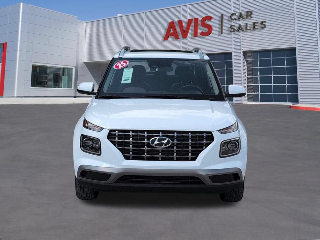 Used 2025 Hyundai Venue SEL FWD image 2