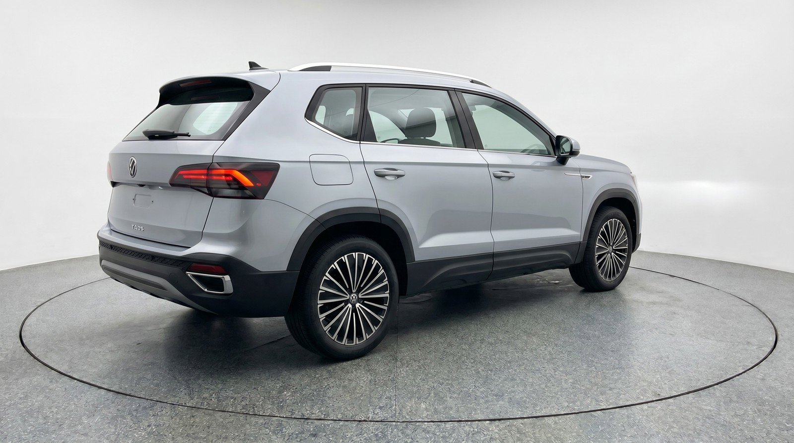 Used 2025 Volkswagen Taos SE FWD image 9