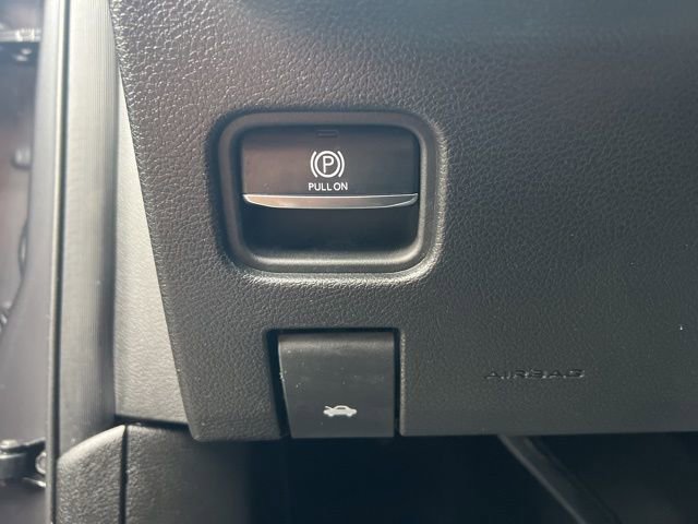 Used 2024 Jeep Grand Cherokee L Altitude AWD/4WD image 9