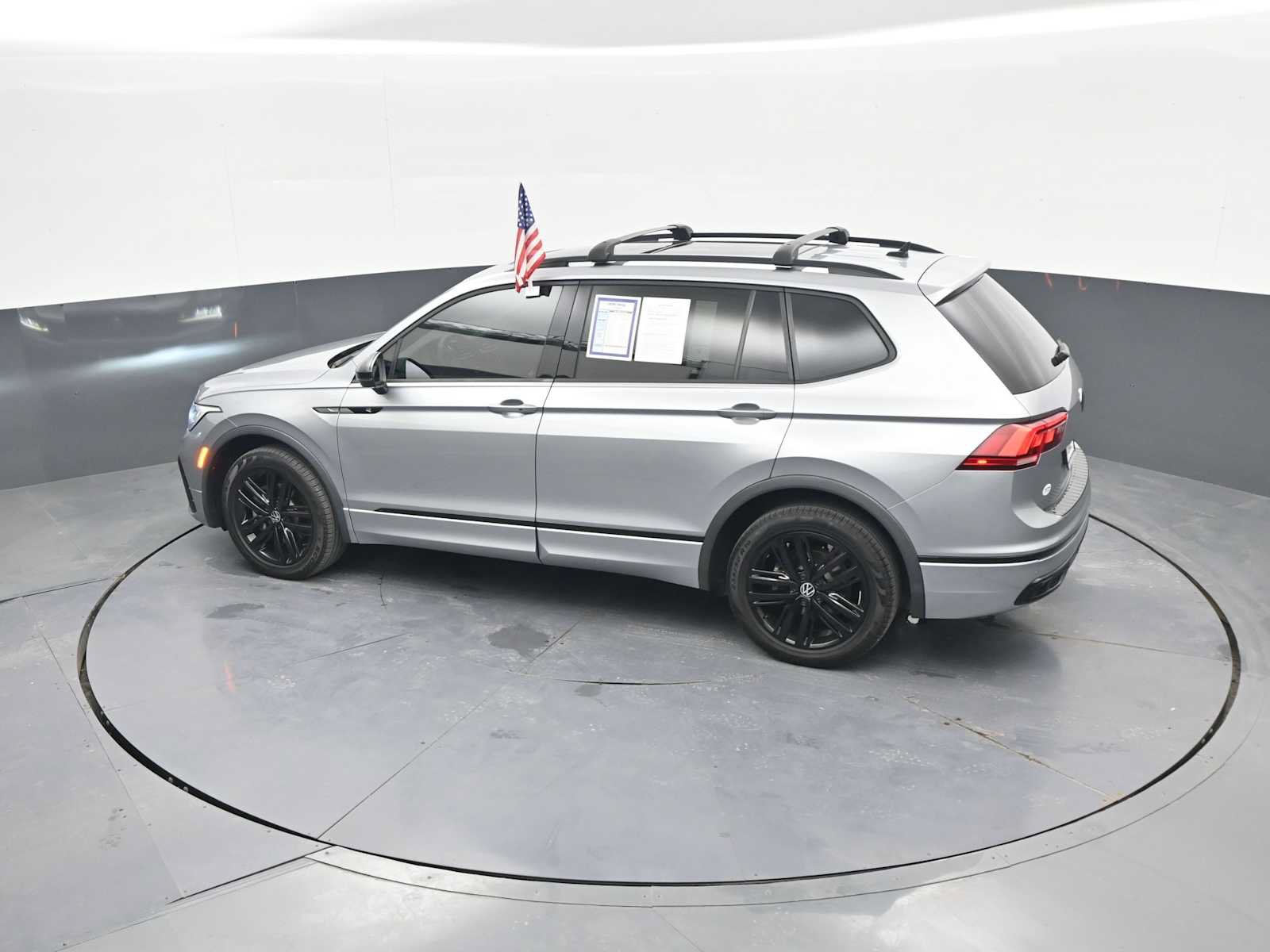Used 2022 Volkswagen Tiguan SE R-Line AWD/4WD image 37