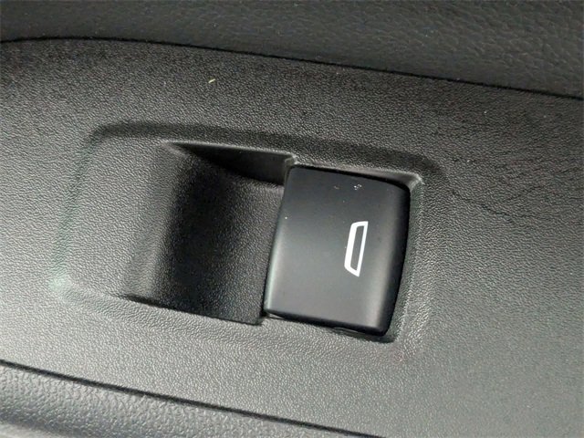 Used 2020 Chevrolet Equinox Premier image 36