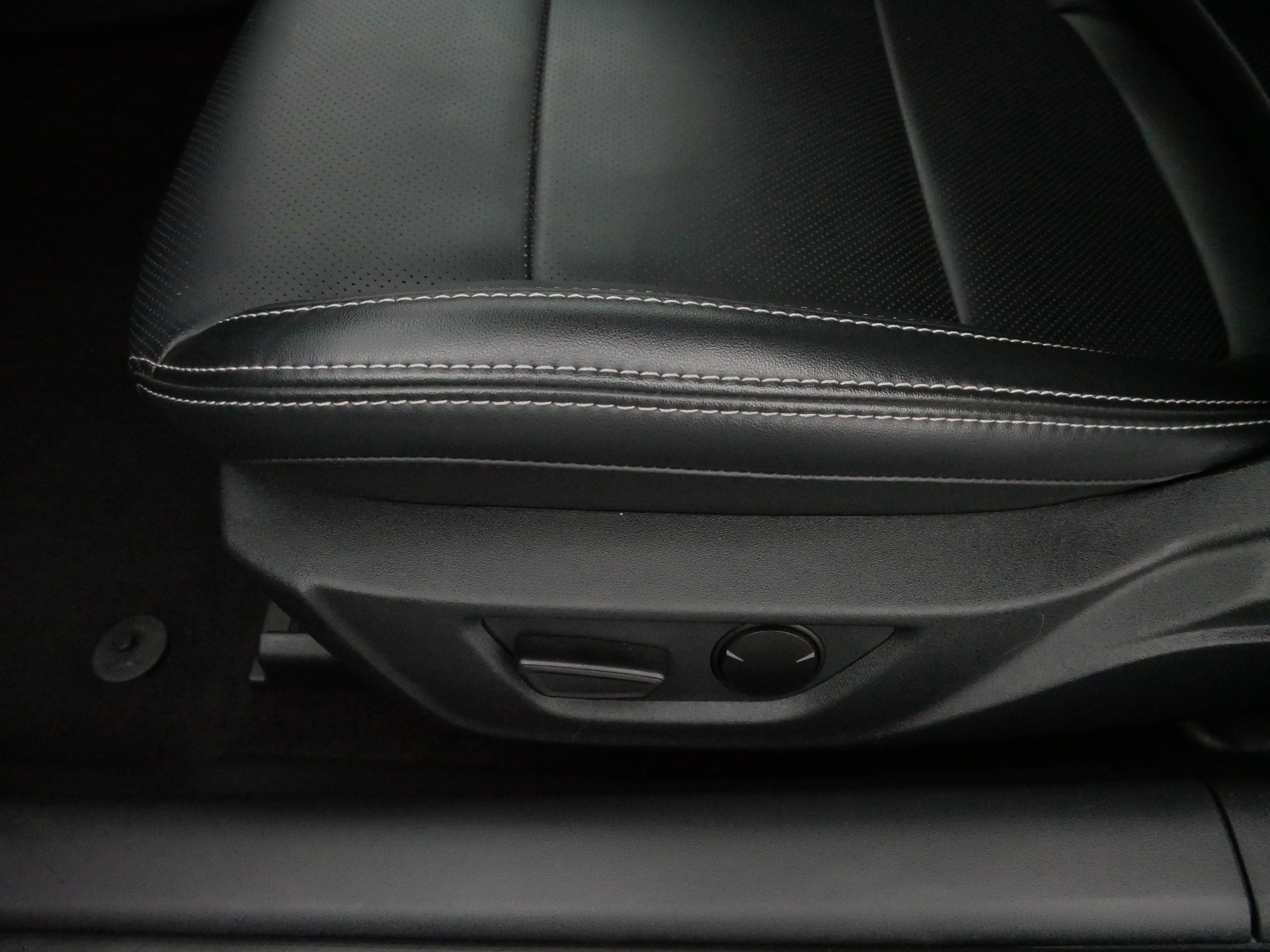 Used 2025 Ford Mustang Premium image 20