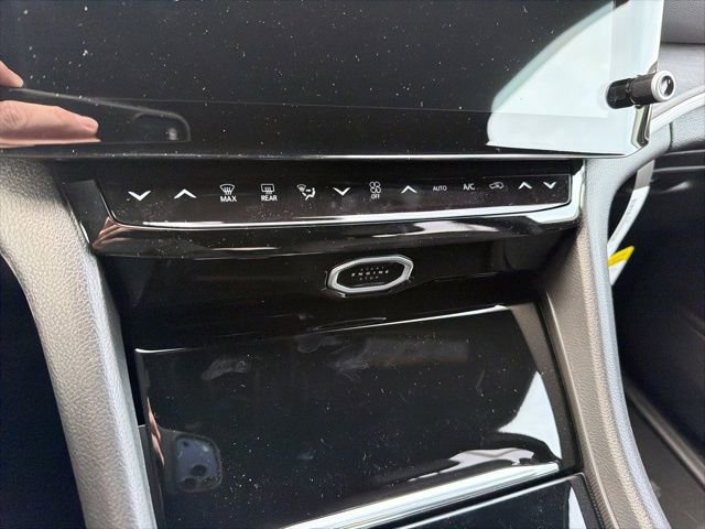 New 2026 Jeep Grand Cherokee Altitude image 17