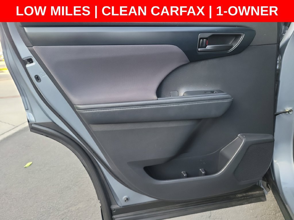 Used 2022 Toyota Highlander LE FWD image 17
