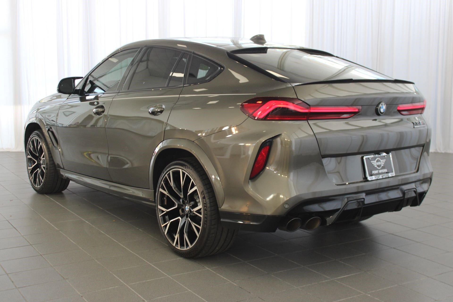 Used 2020 BMW X6 M Competition w/ Executive Package image 3