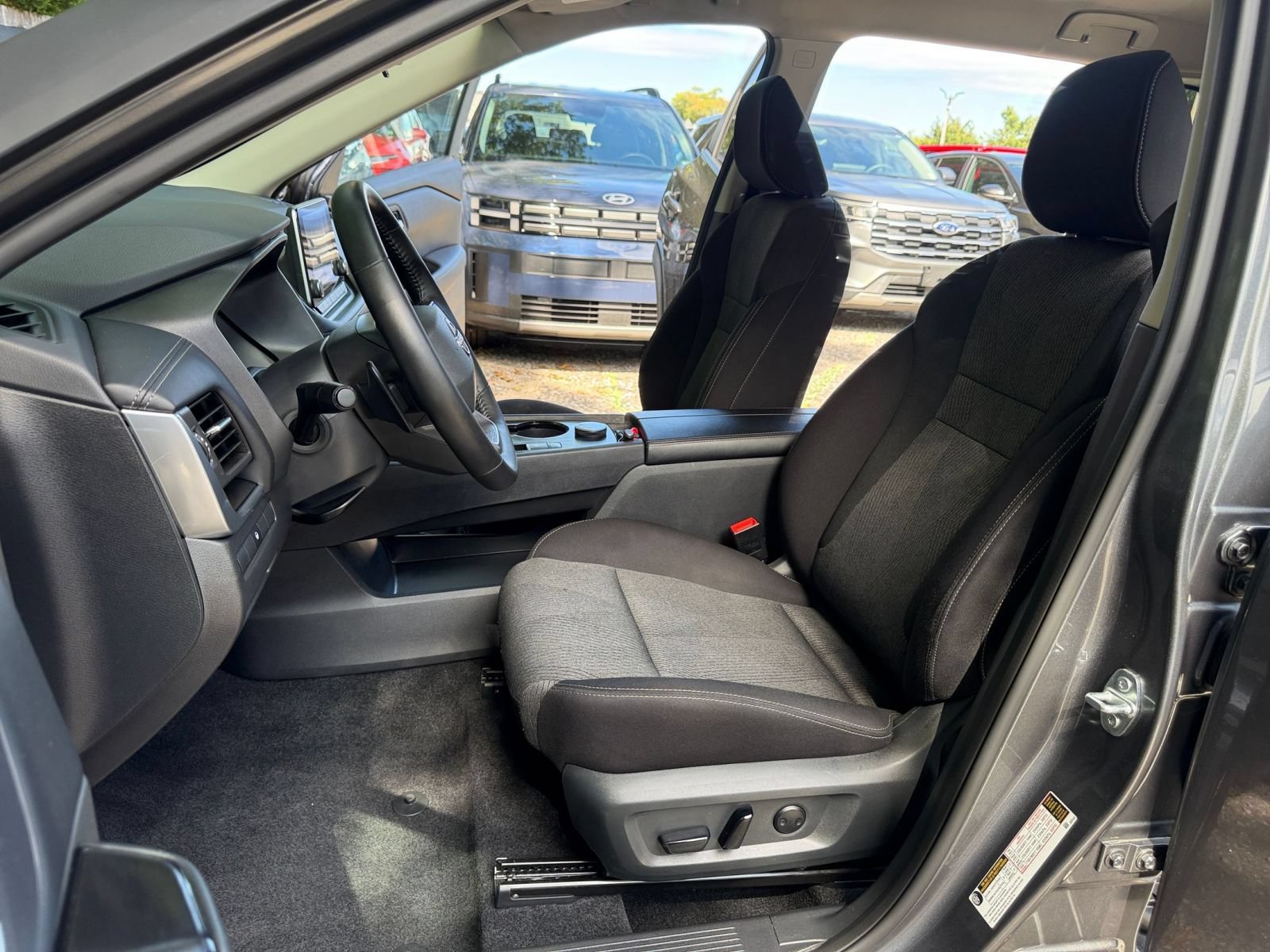 Used 2026 Nissan Rogue SV AWD/4WD image 27