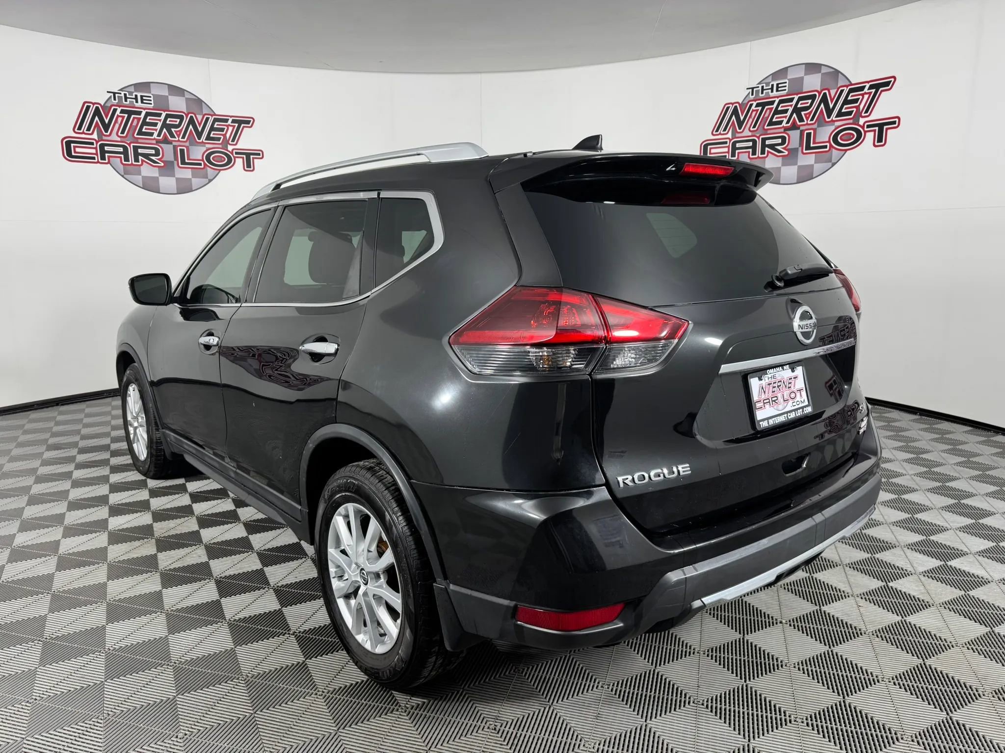 Used 2018 Nissan Rogue SV image 5