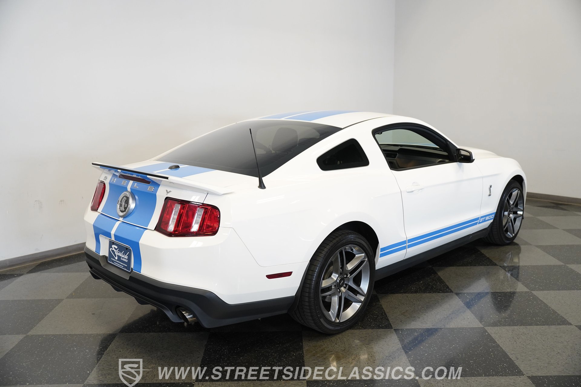 Used 2010 Ford Mustang Shelby GT500 image 15