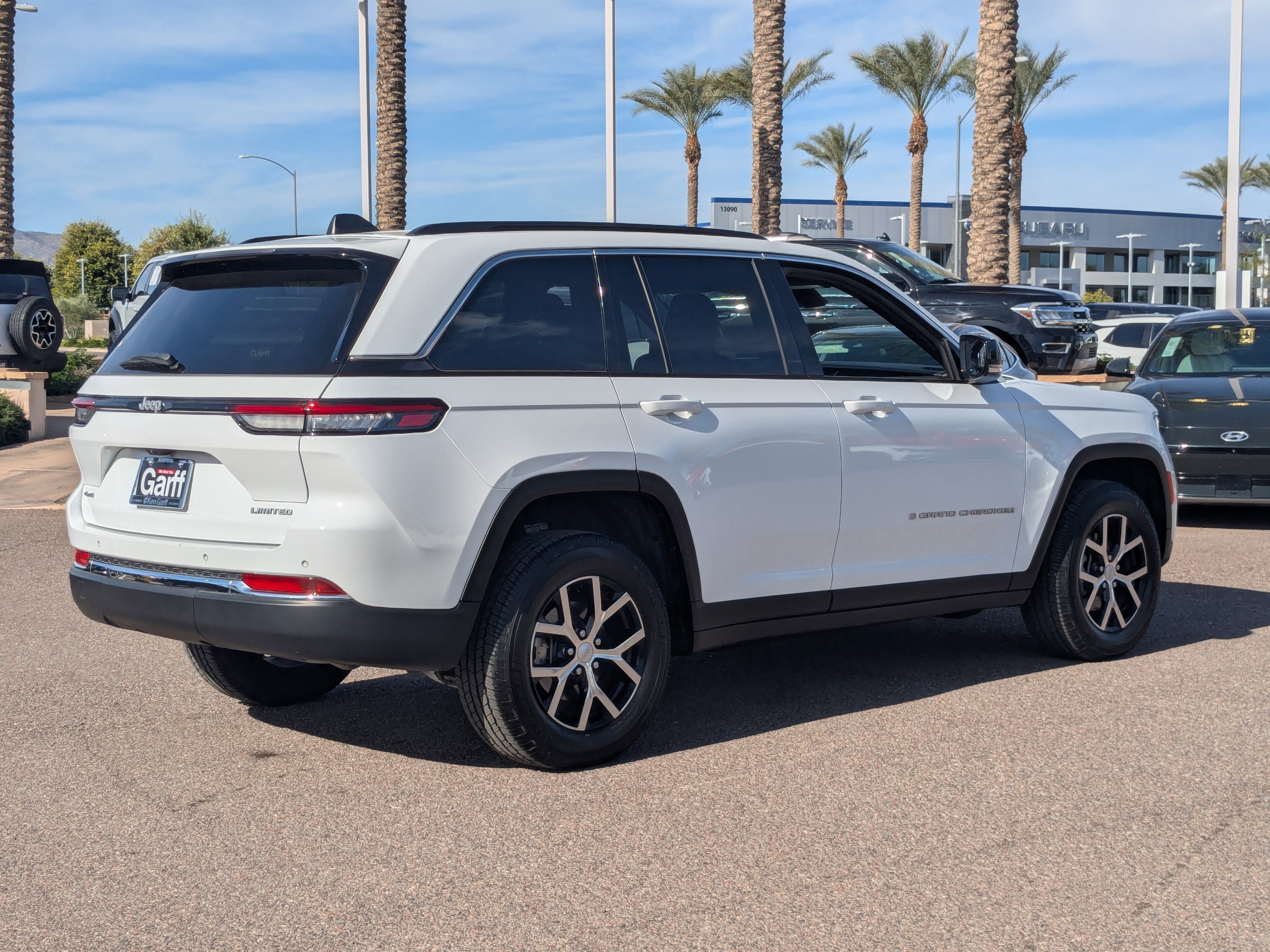 Used 2024 Jeep Grand Cherokee Limited image 5