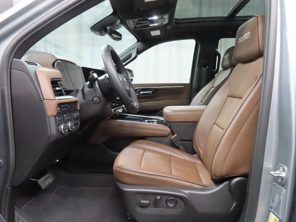 Used 2025 Chevrolet Tahoe High Country image 9
