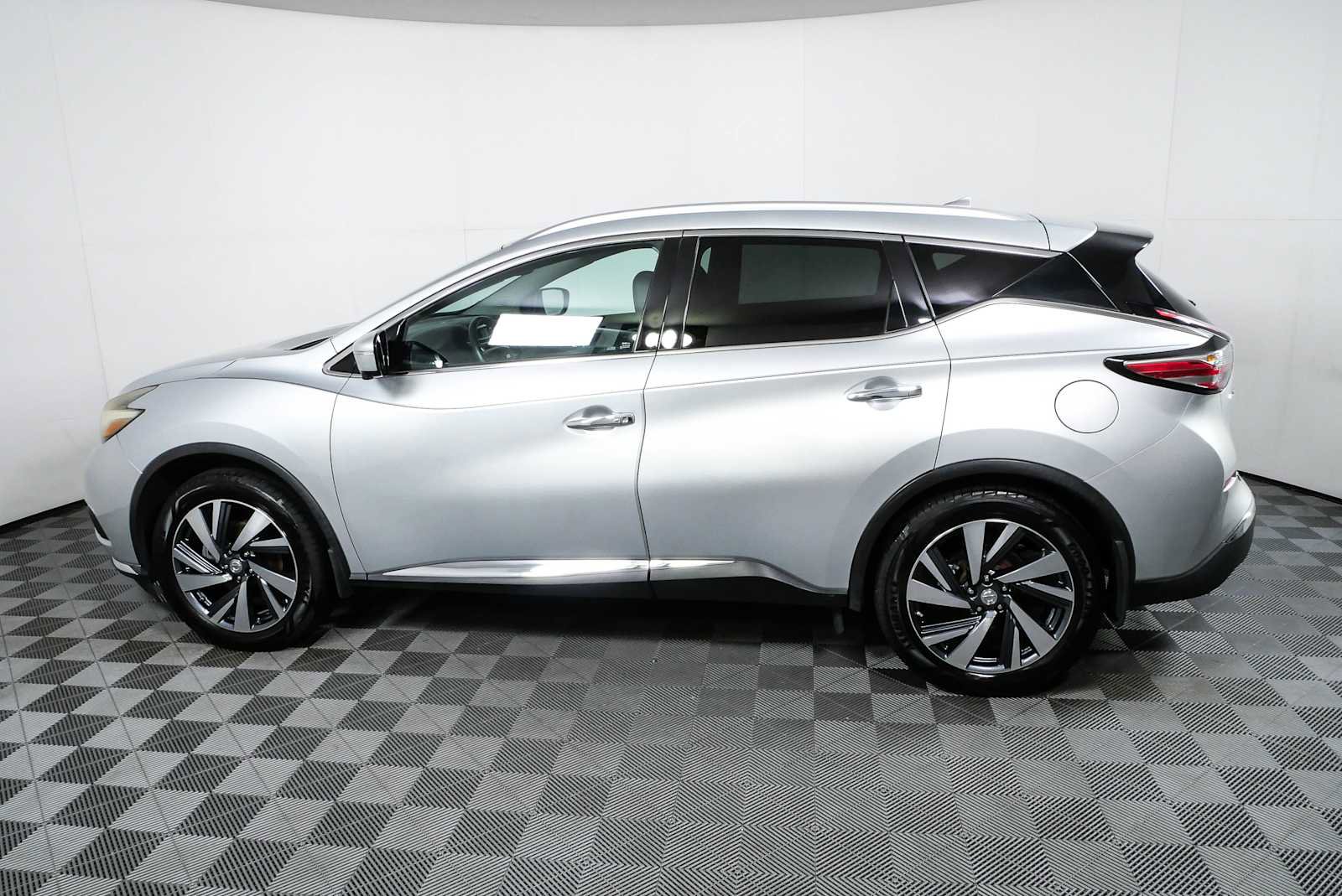 Used 2015 Nissan Murano Platinum w/ Platinum Technology Package AWD/4WD image 29