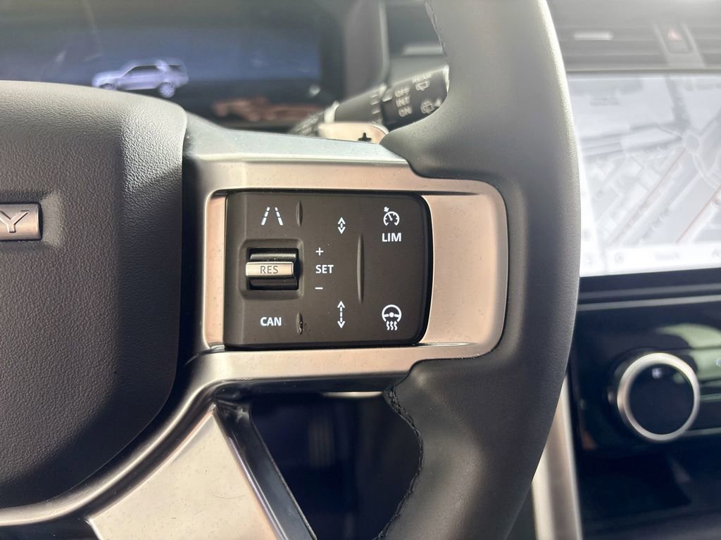 Used 2025 Land Rover Discovery S image 21