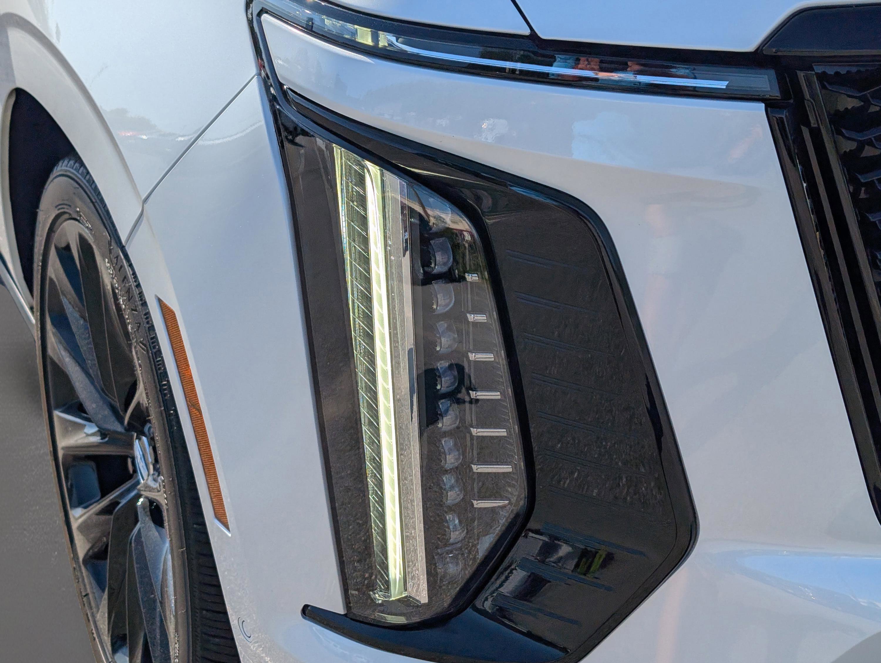 Used 2025 Cadillac Escalade Sport Platinum w/ LPO, ONYX Package image 4