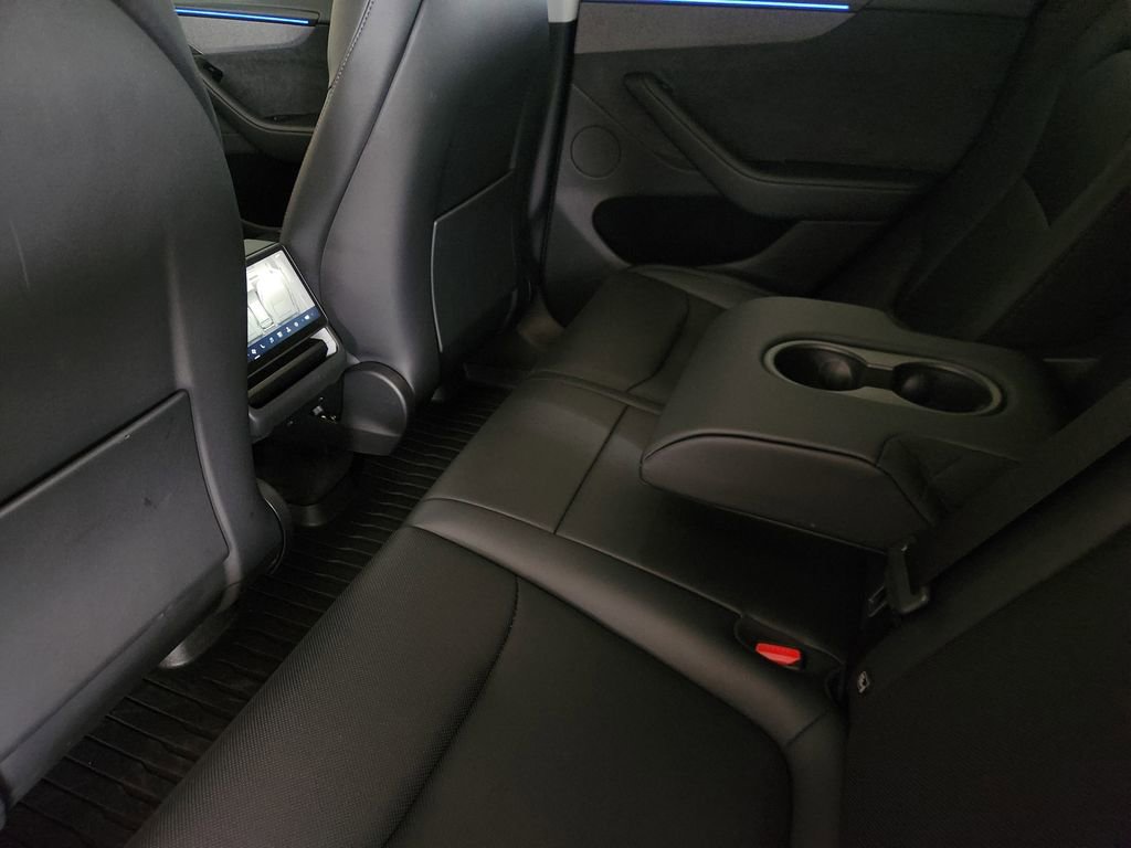 Used 2026 Tesla Model Y 2WD image 30