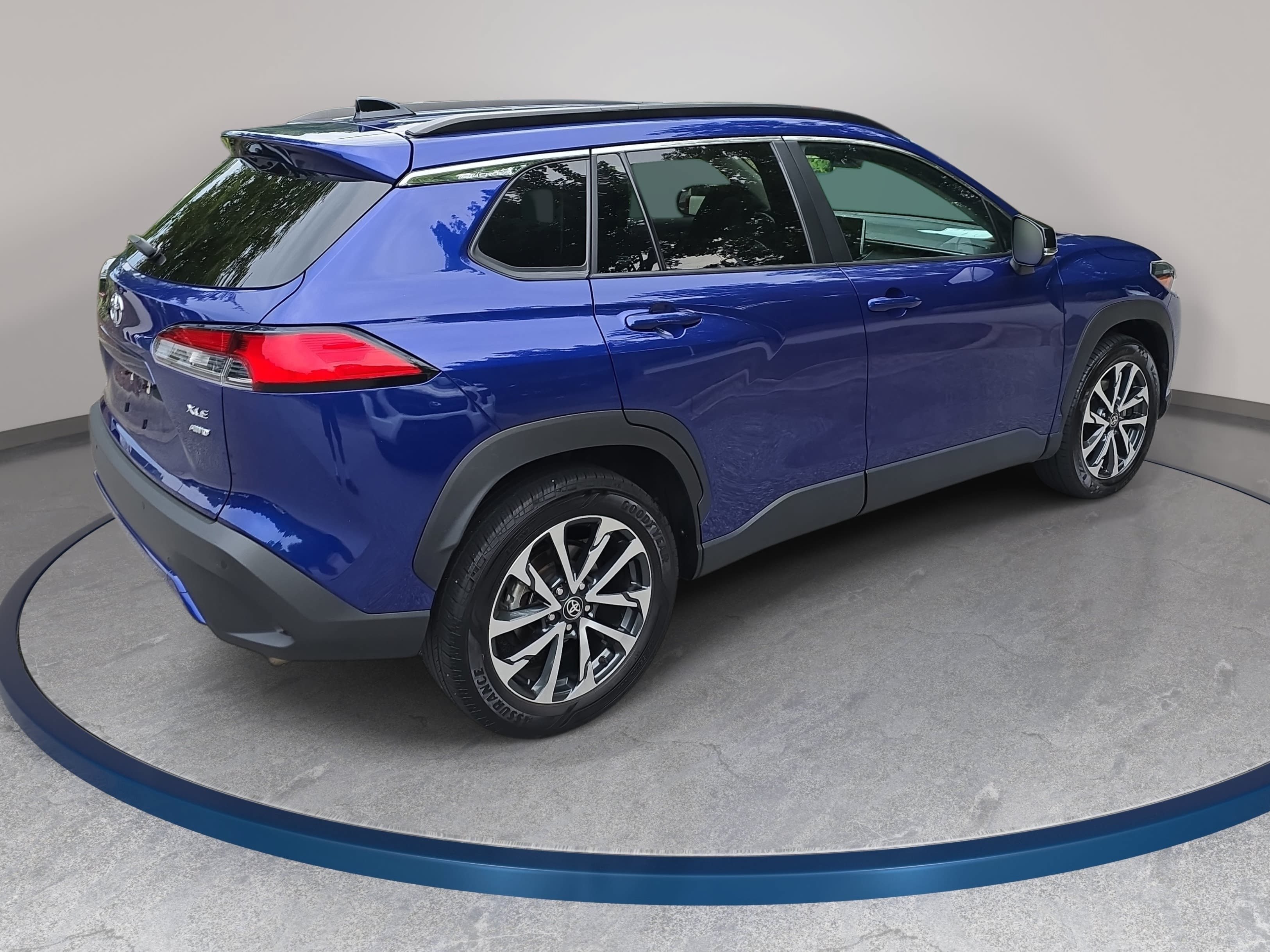 Used 2025 Toyota Corolla Cross XLE AWD/4WD image 5