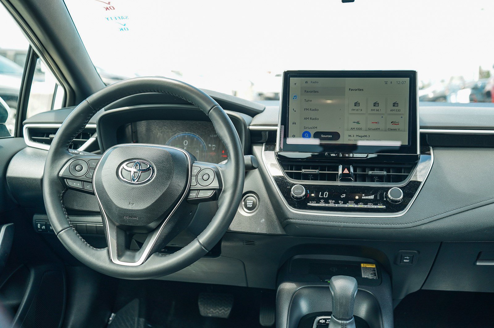Certified 2025 Toyota Corolla SE w/ SE Premium Package FWD image 14