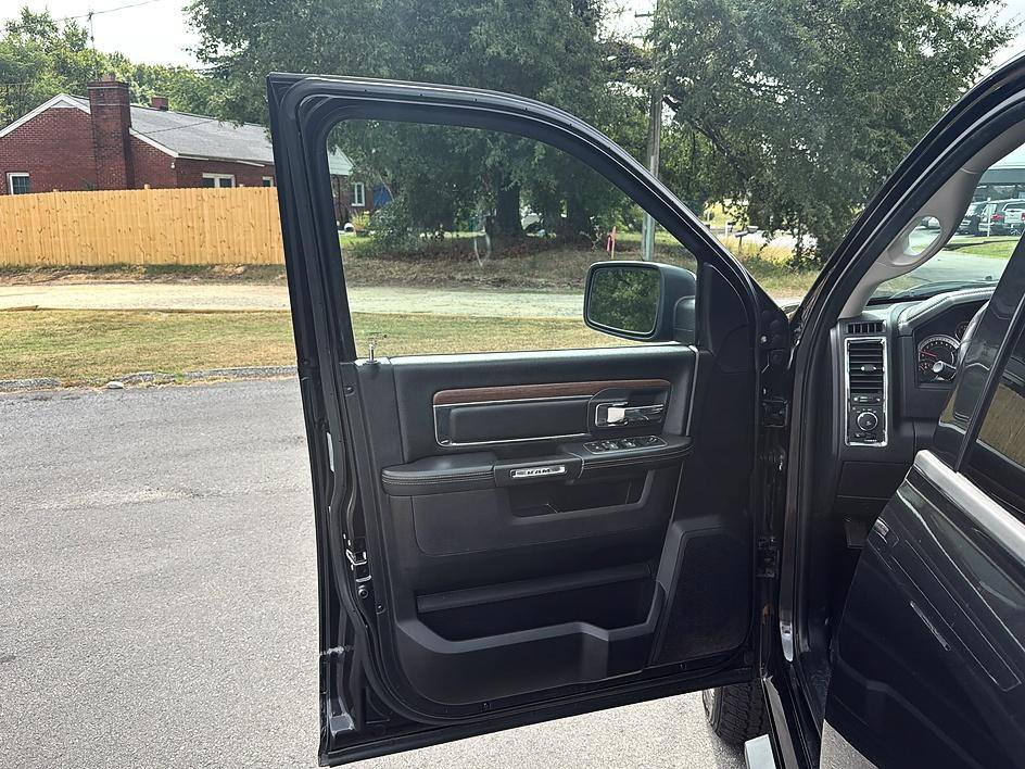 Used 2017 RAM 1500 Laramie w/ Convenience Group AWD/4WD image 28