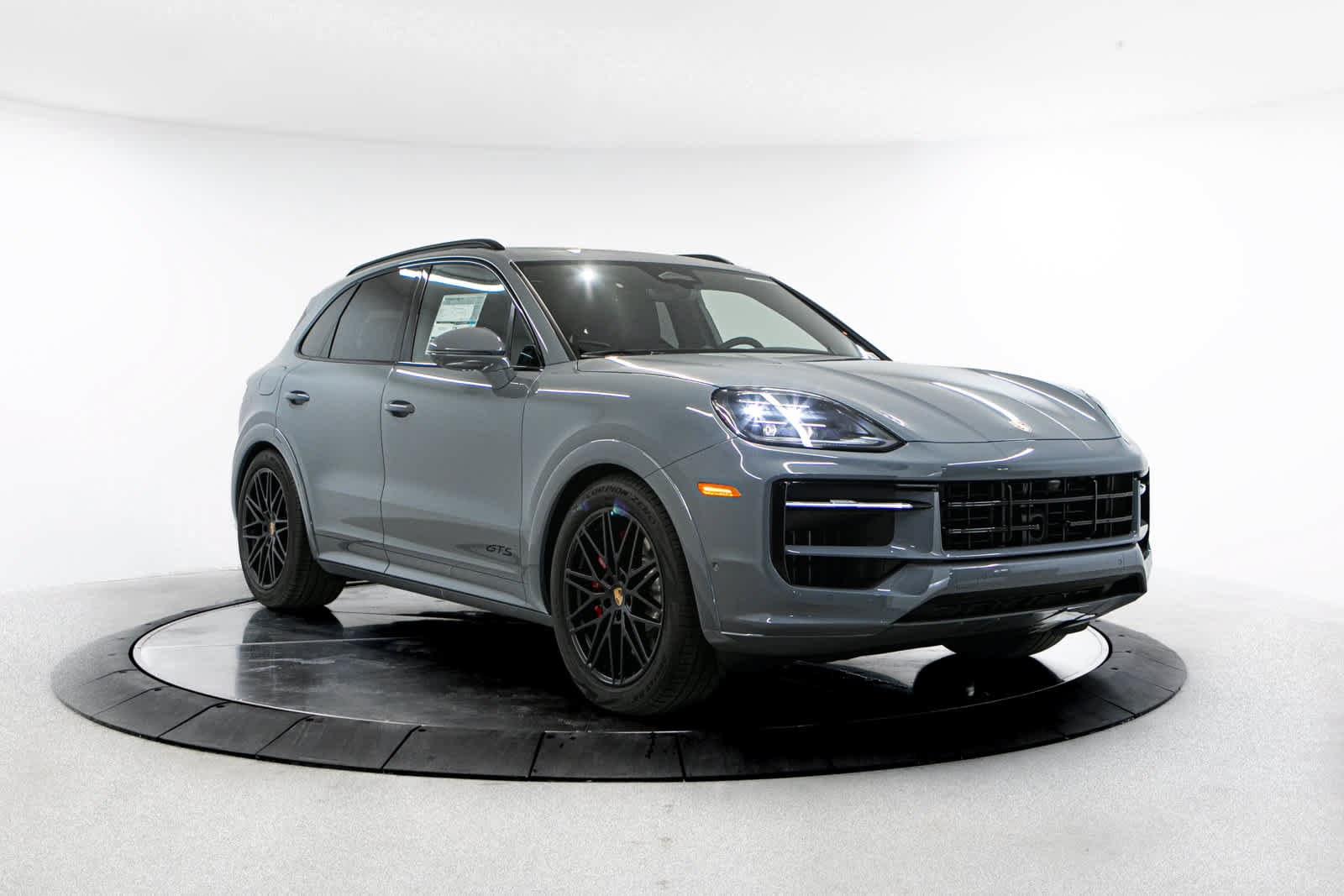 New 2026 Porsche Cayenne GTS AWD/4WD image 9