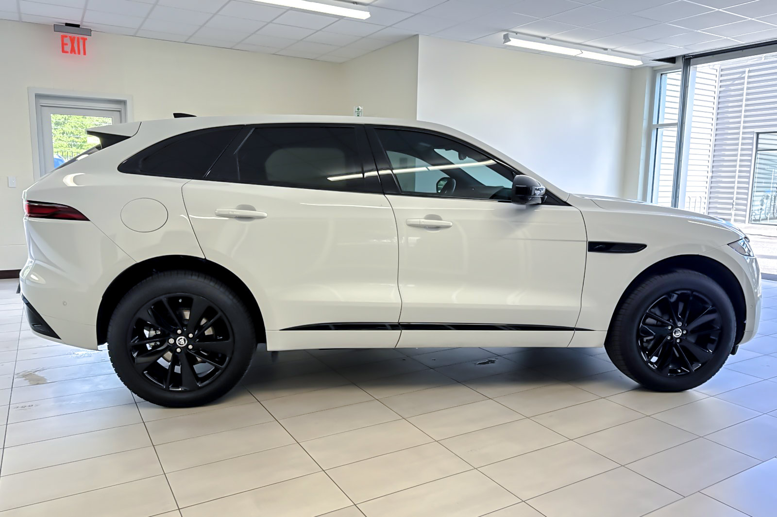 Used 2026 Jaguar F-PACE R-Dynamic S AWD/4WD image 3