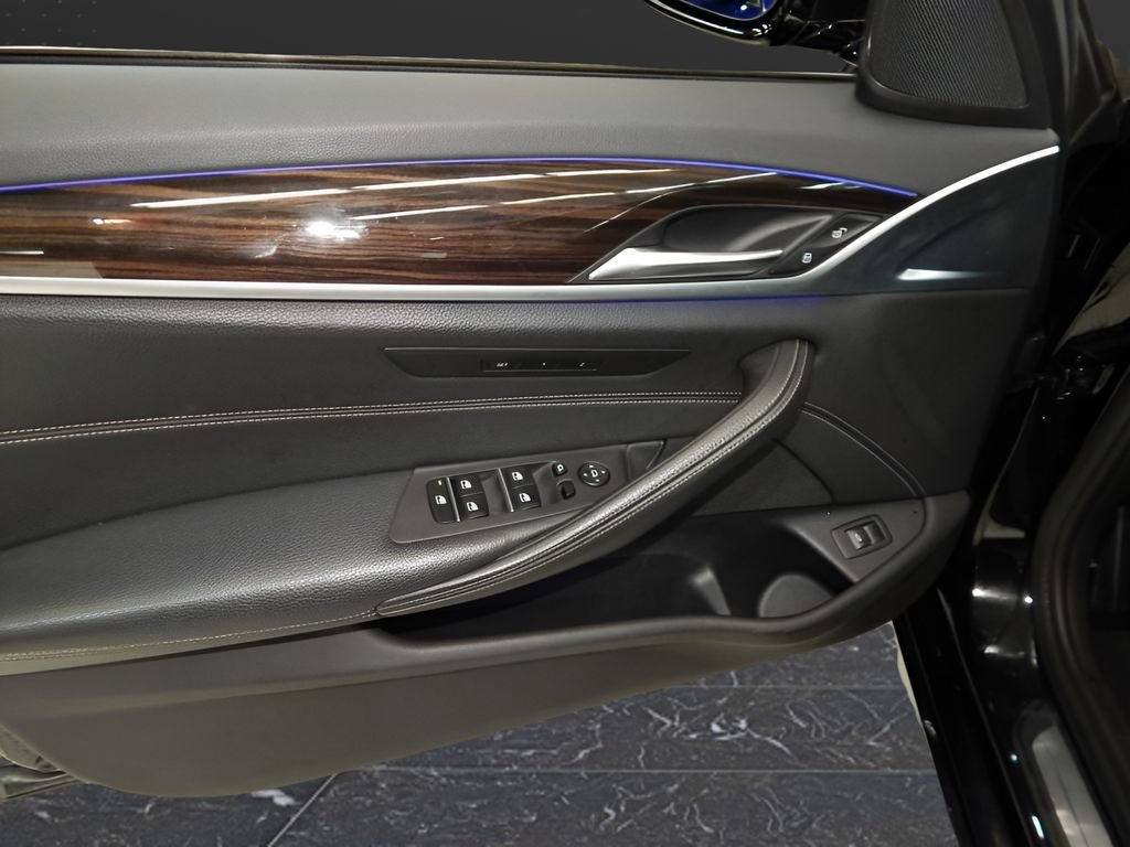 Used 2019 BMW 540i xDrive image 12