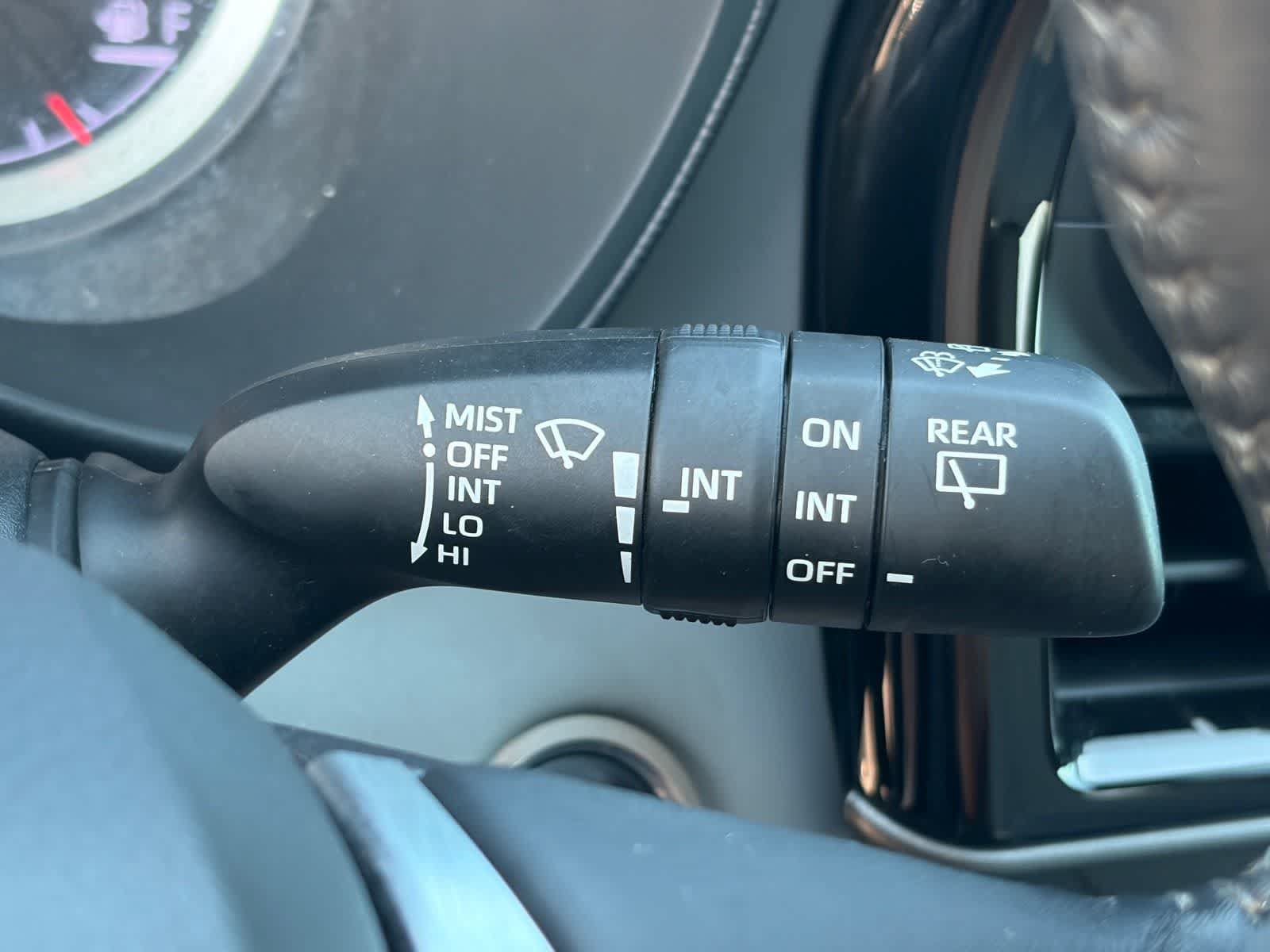 Used 2021 Toyota Highlander LE FWD image 24
