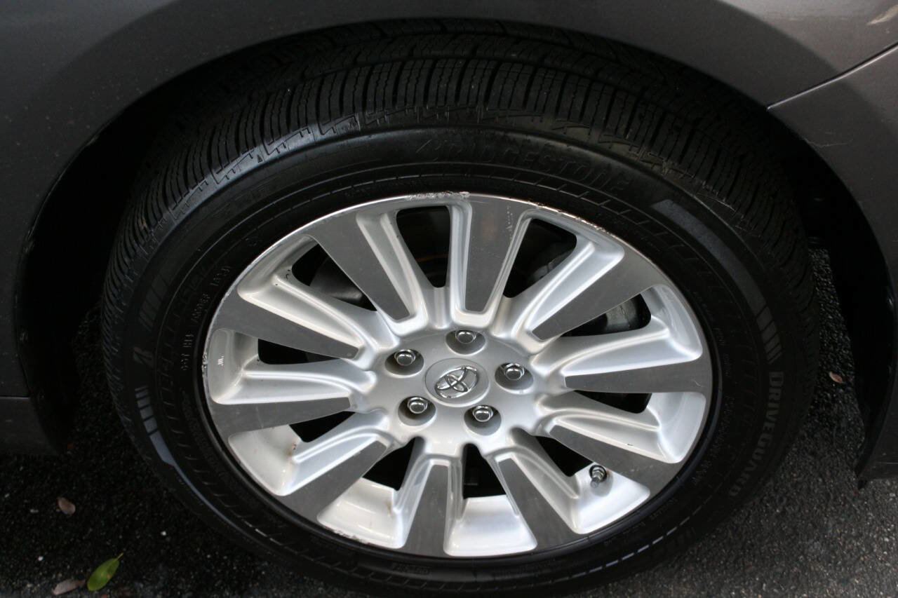 Used 2014 Toyota Sienna XLE image 31