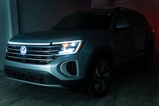 Used 2025 Volkswagen Atlas SE image 40