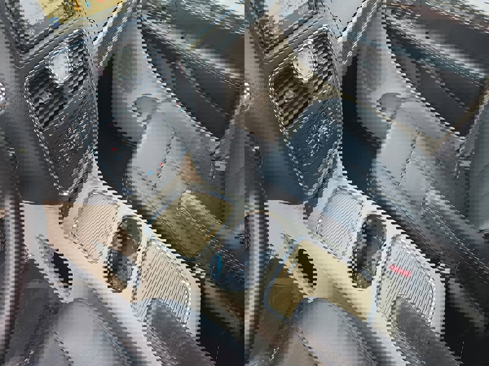 Used 2016 Chrysler Town & Country Limited Platinum image 27