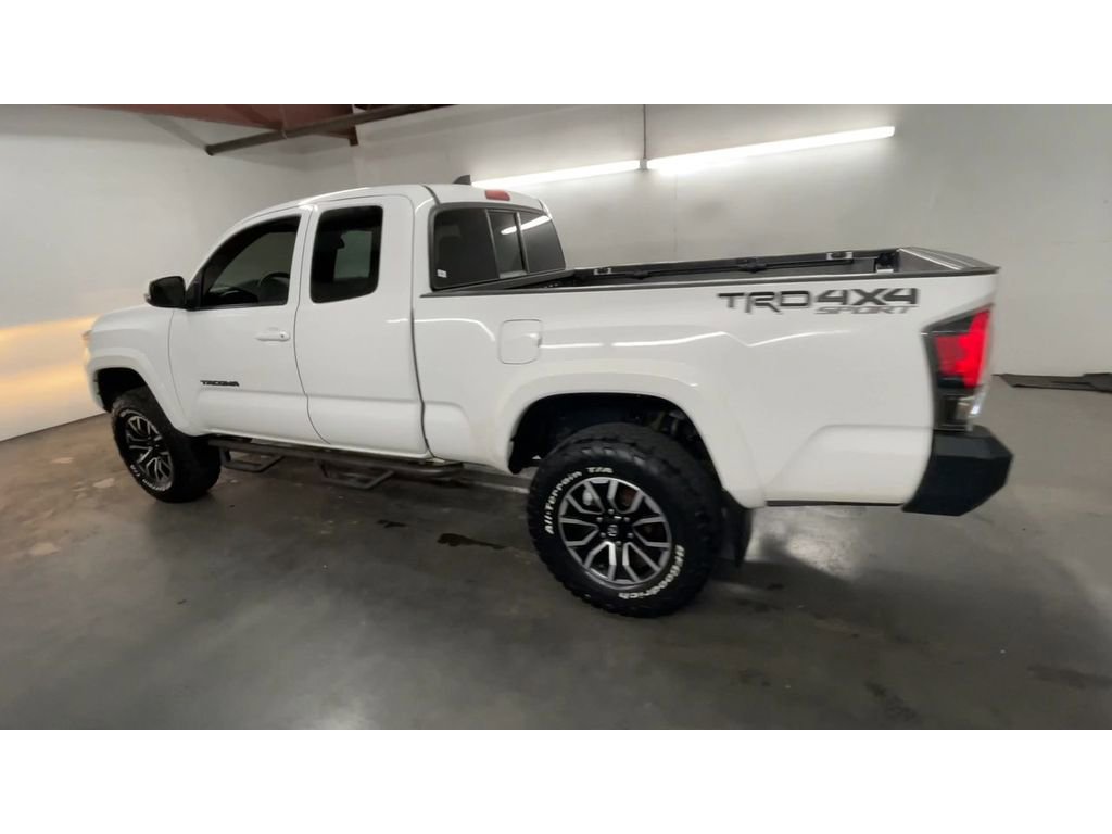 Used 2016 Toyota Tacoma TRD Sport image 6