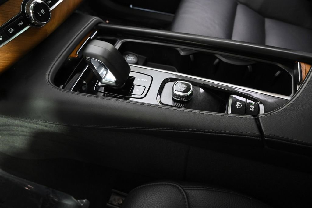 Used 2024 Volvo XC90 B6 Plus w/ Protection Package Premier image 32