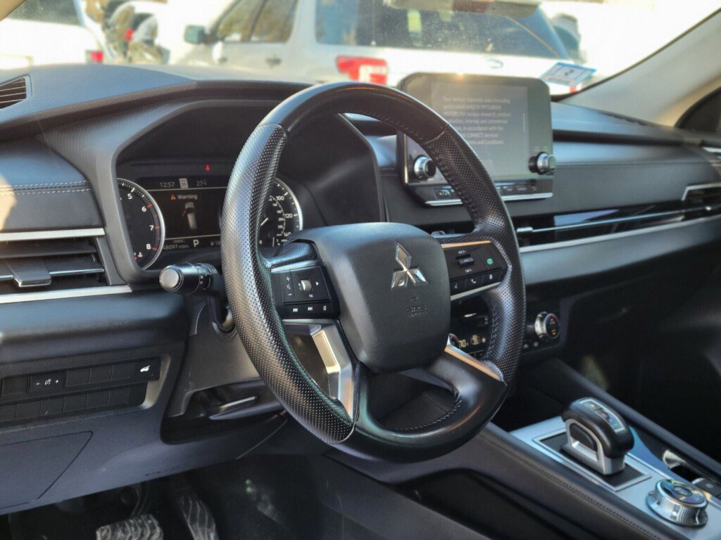 Used 2022 Mitsubishi Outlander SEL image 16