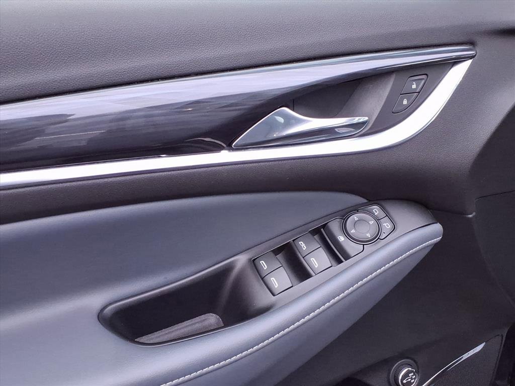 Used 2023 Buick Enclave Essence image 11