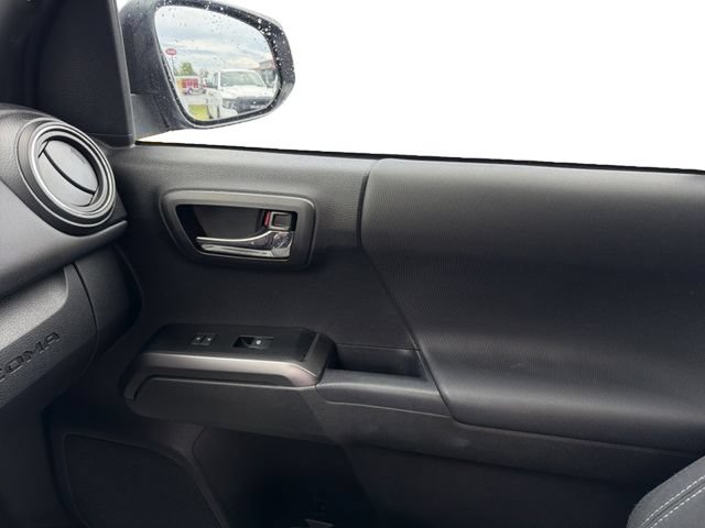 Used 2021 Toyota Tacoma TRD Sport AWD/4WD image 24