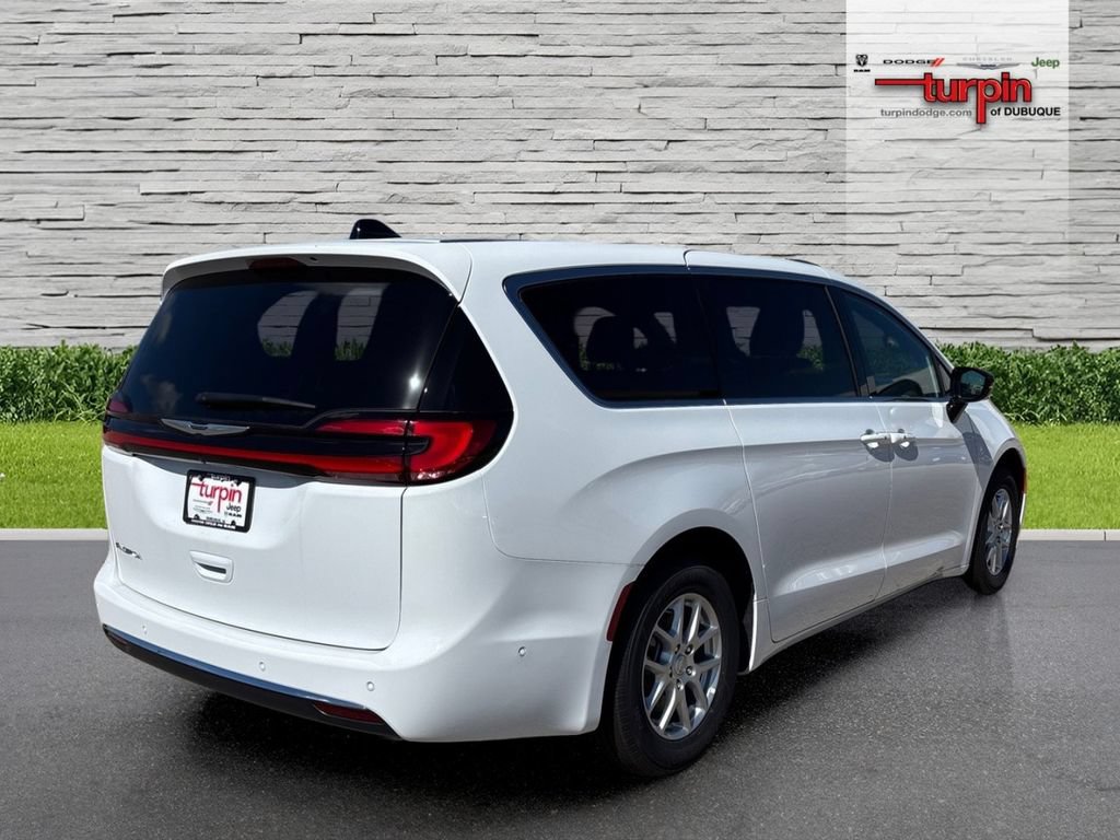 New 2025 Chrysler Pacifica Select FWD image 5