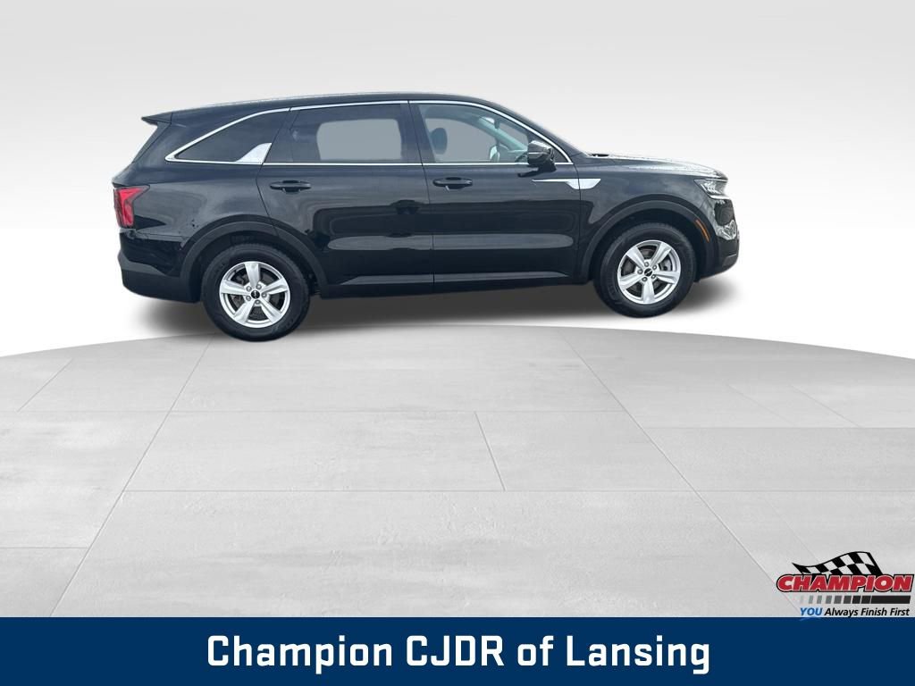 Used 2022 Kia Sorento LX FWD image 7