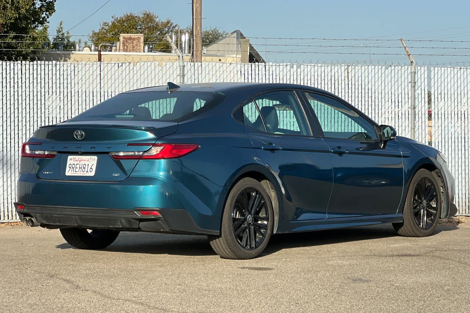 Used 2025 Toyota Camry SE FWD image 3