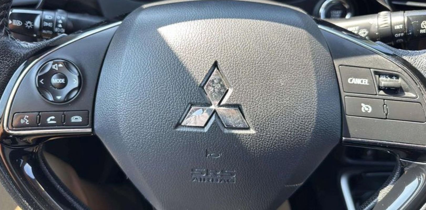 Used 2020 Mitsubishi Outlander SE AWD/4WD image 24
