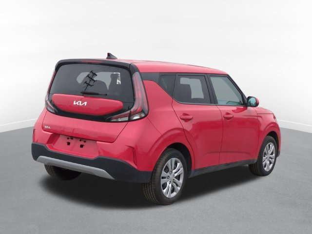 Used 2023 Kia Soul LX FWD image 3
