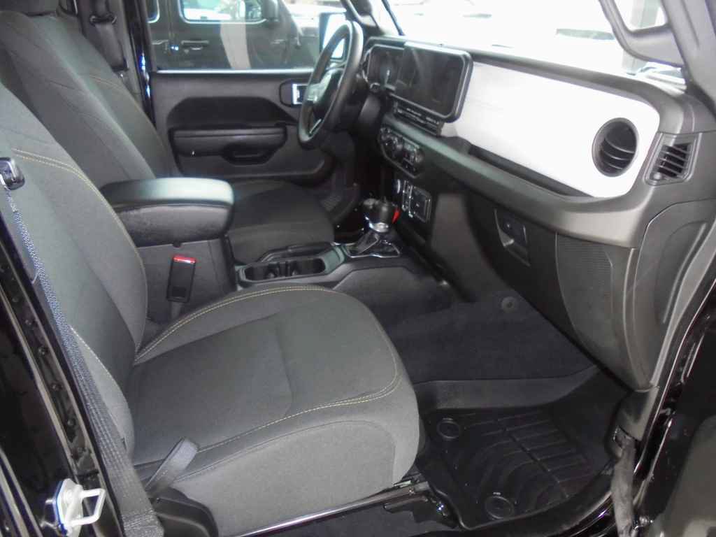 Used 2024 Jeep Wrangler Unlimited w/ Convenience Group AWD/4WD image 8