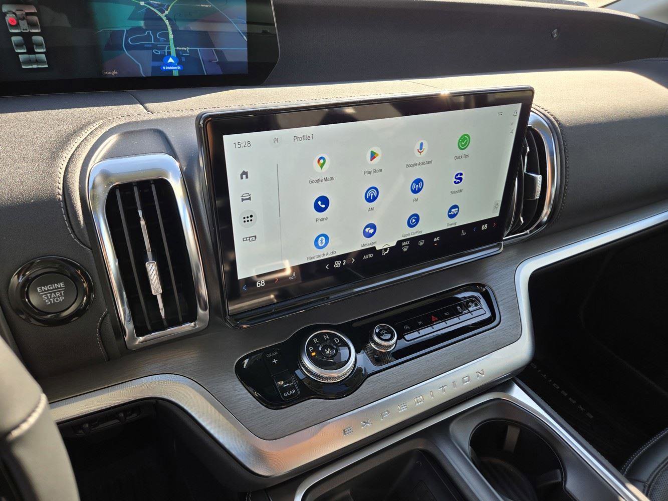 New 2025 Ford Expedition Platinum image 9