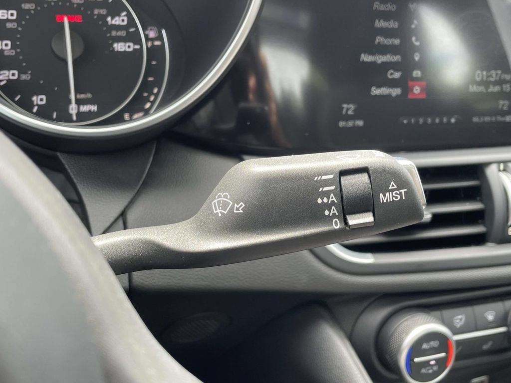 Used 2017 Alfa Romeo Giulia AWD image 38