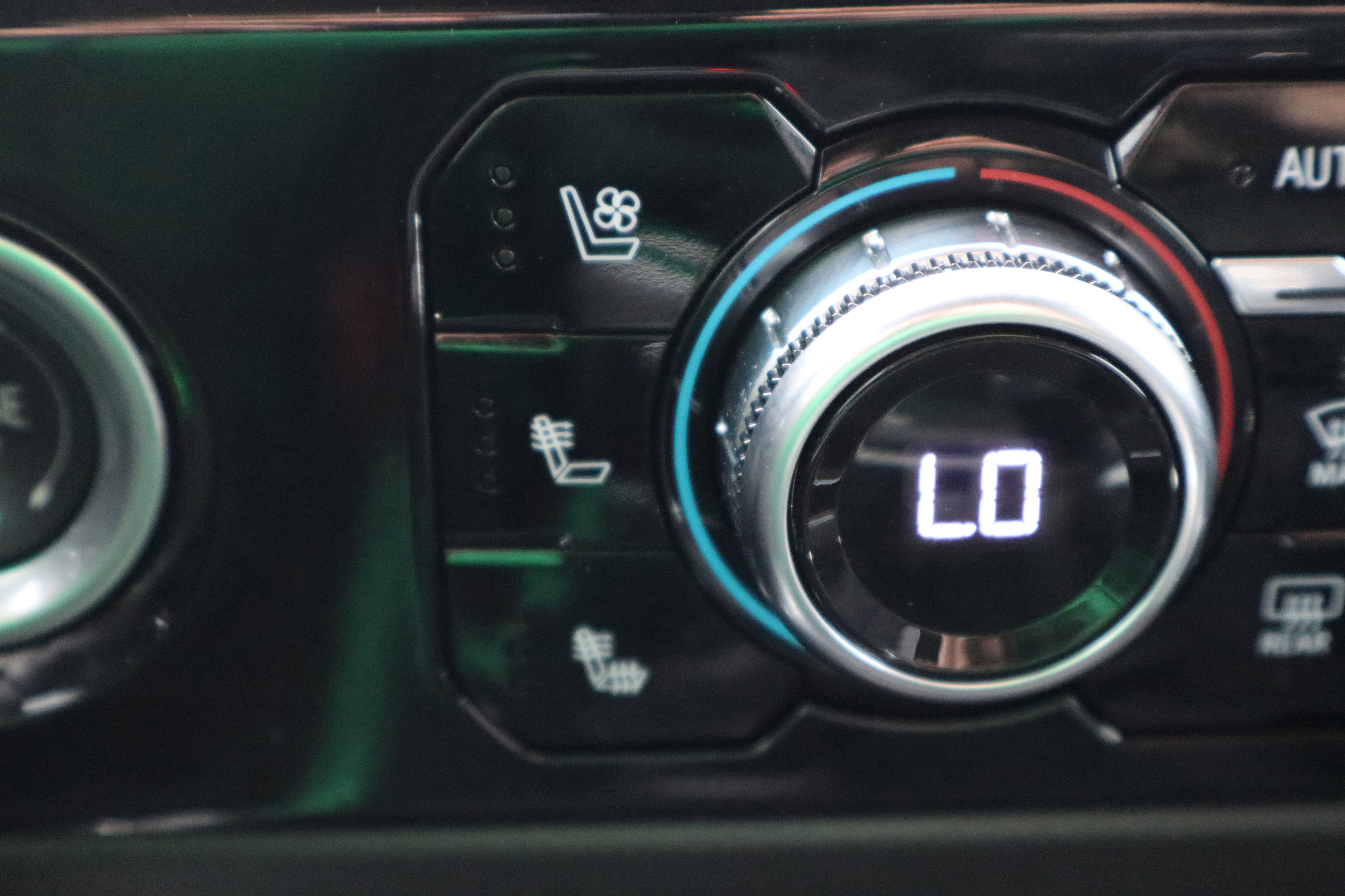 Used 2024 GMC Sierra 1500 SLT w/ SLT Convenience Package image 21