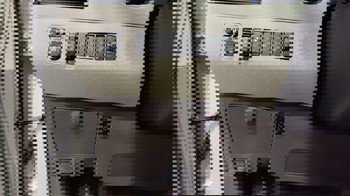 Used 2013 Toyota Sienna Limited w/ Premium Pkg image 27