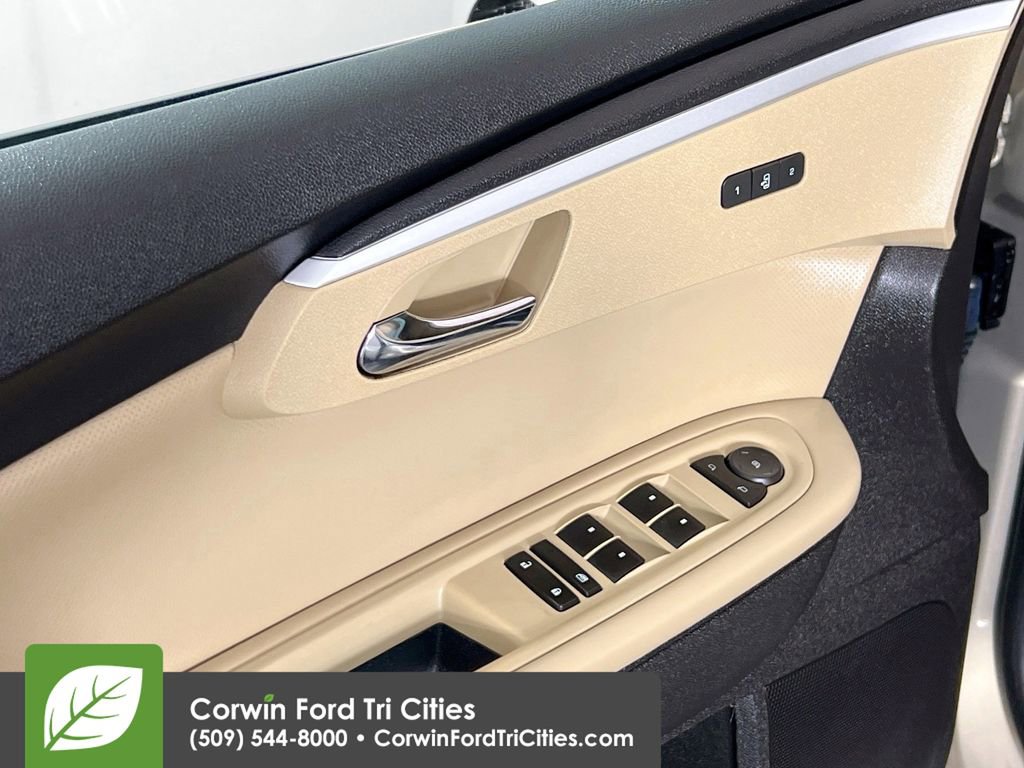 Used 2011 Chevrolet Traverse LTZ image 12